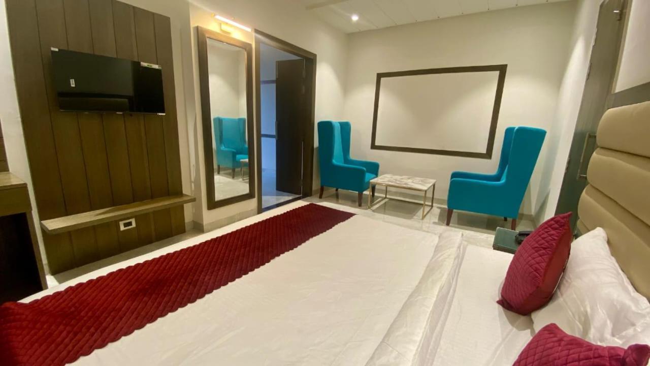 Luxe Resorts - Centrally Heated Air Conditioned Hotel In The Heart Of Kasauli Eksteriør billede