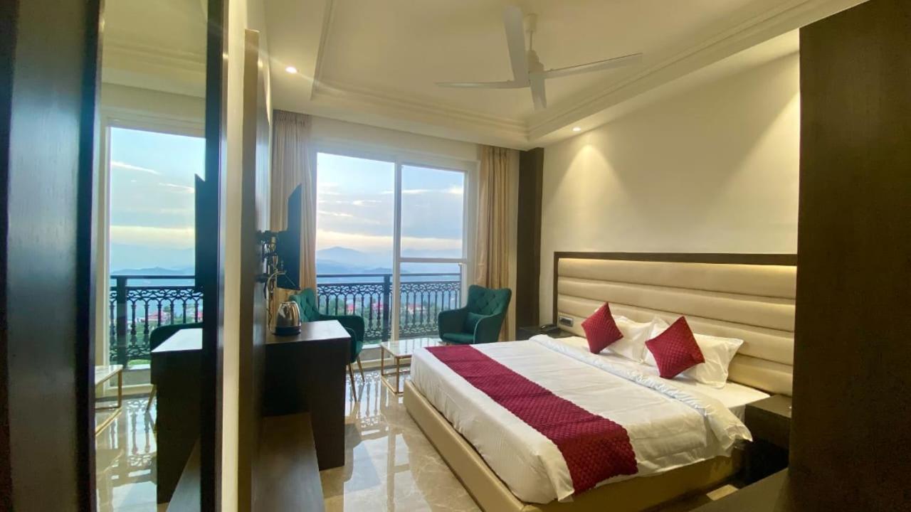 Luxe Resorts - Centrally Heated Air Conditioned Hotel In The Heart Of Kasauli Eksteriør billede