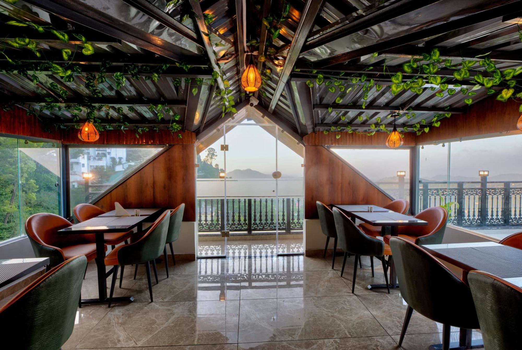 Luxe Resorts - Centrally Heated Air Conditioned Hotel In The Heart Of Kasauli Eksteriør billede