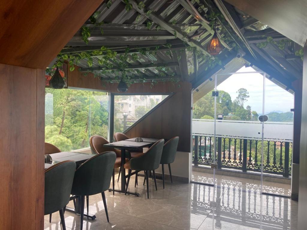 Luxe Resorts - Centrally Heated Air Conditioned Hotel In The Heart Of Kasauli Eksteriør billede