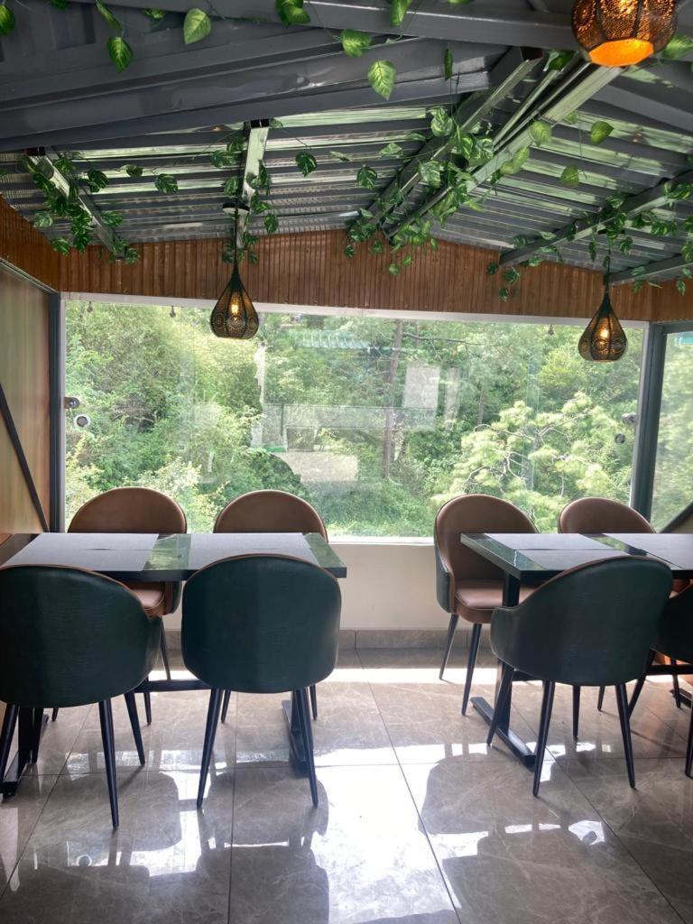 Luxe Resorts - Centrally Heated Air Conditioned Hotel In The Heart Of Kasauli Eksteriør billede